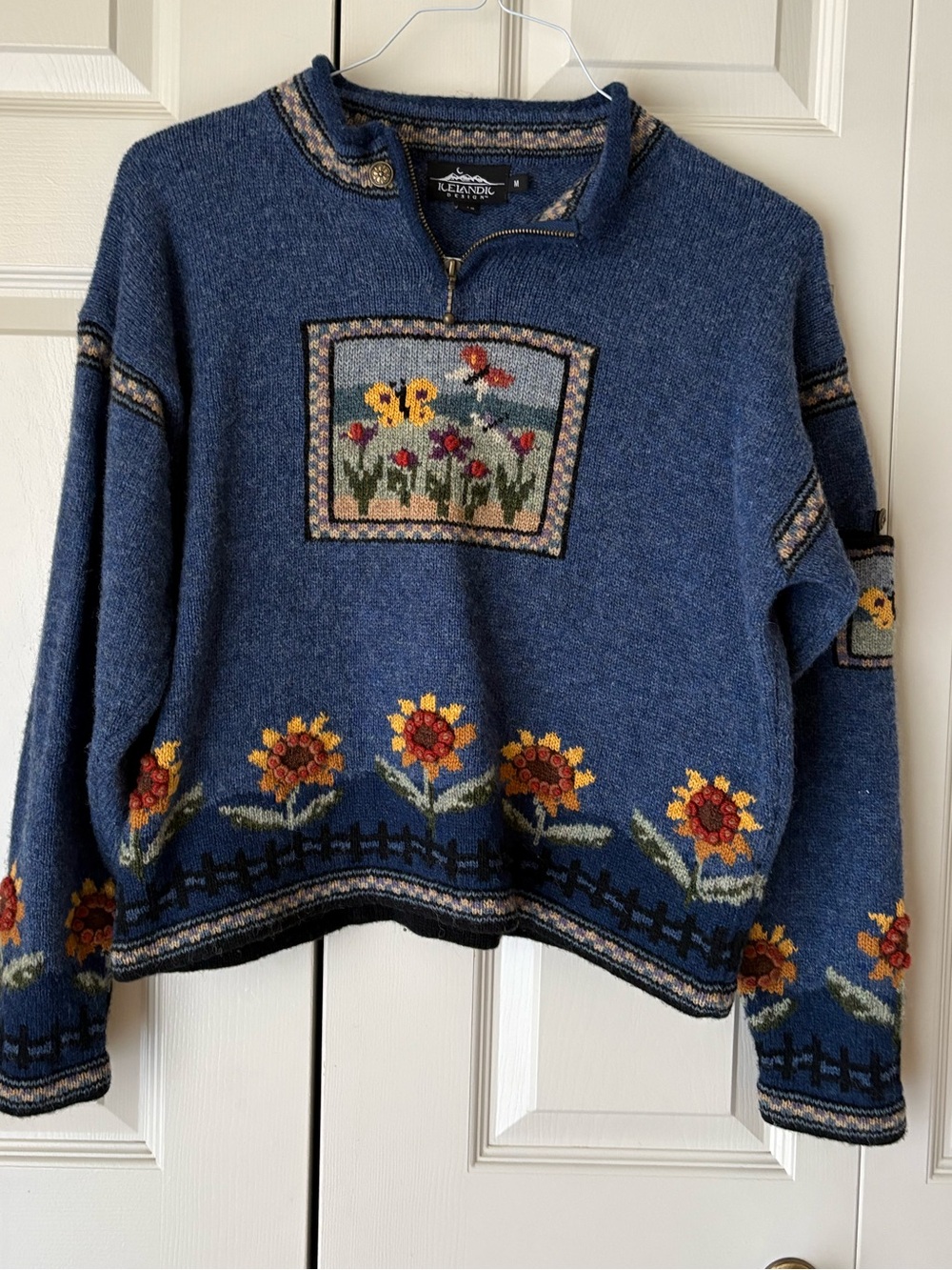 Icelandic Design | Wool pullover. Sunflower landscape knit. Charming. Medium - Picture 9 of 9